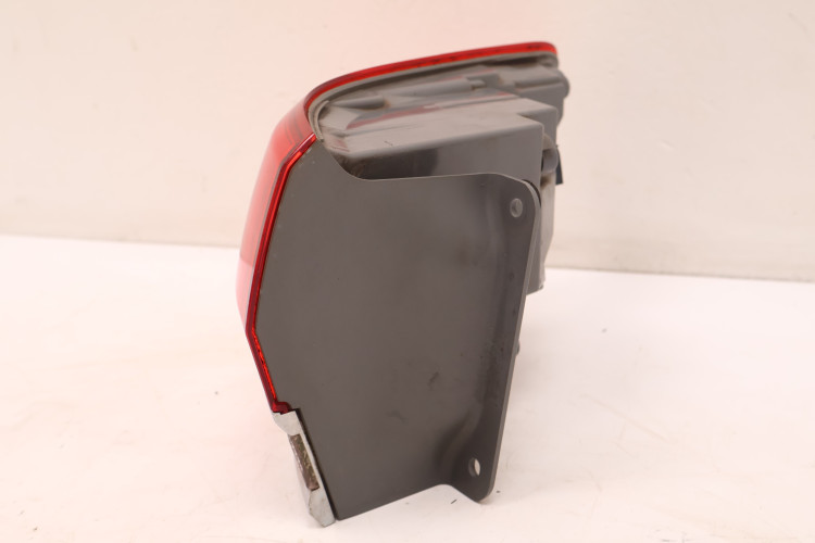 JEEP GRAND CHEROKEE WK2 LAMPA LEWA TYŁ P68110001AE