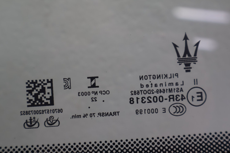 MASERATI GRECALE SZYBA CZOŁOWA