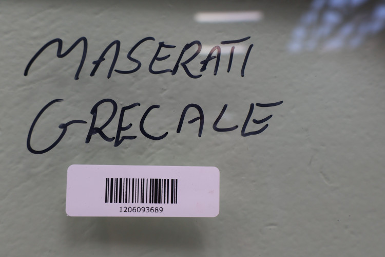 MASERATI GRECALE SZYBA CZOŁOWA