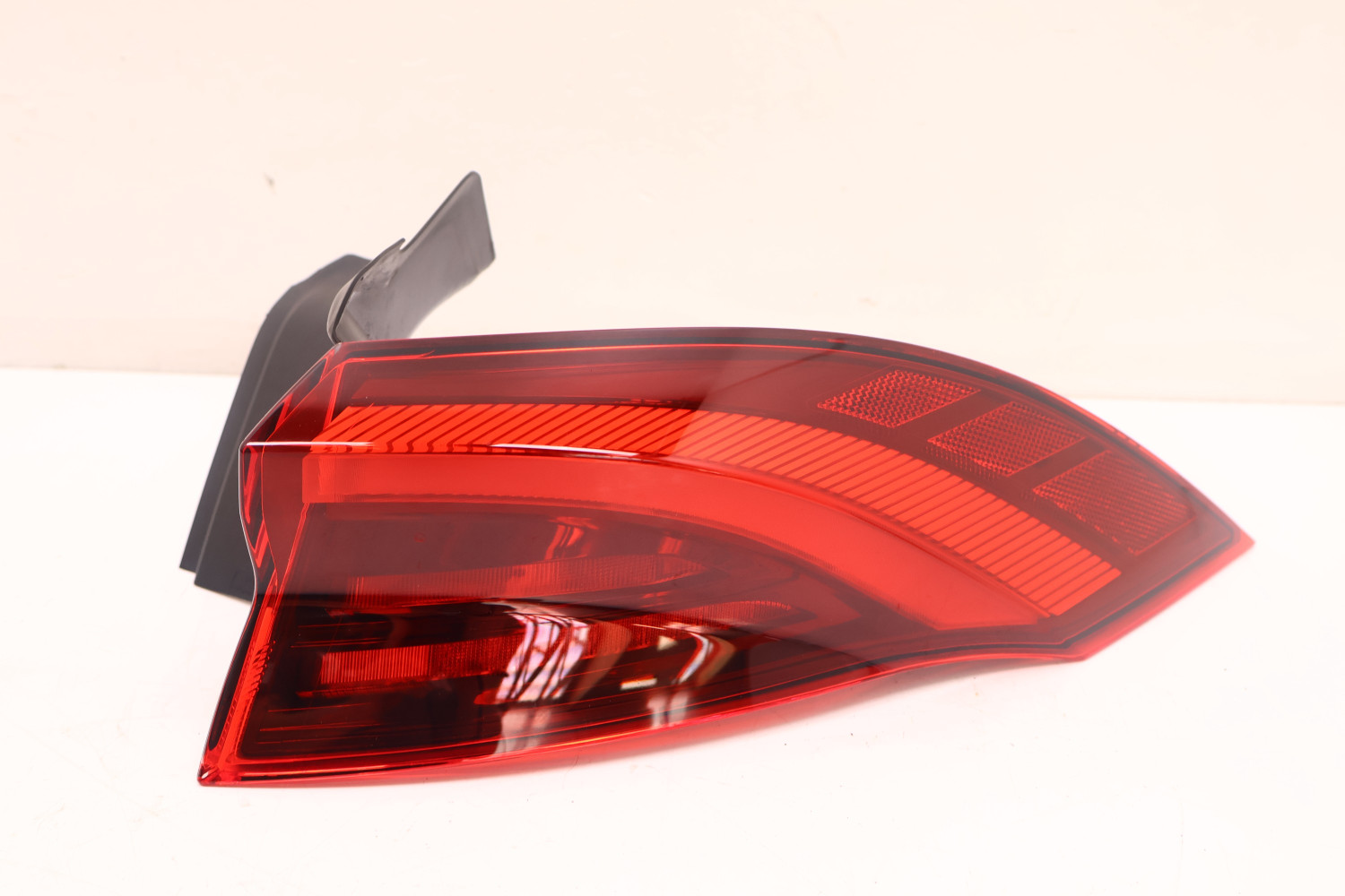 MASERATI GRECALE LAMPA PRAWA TYŁ 670157329