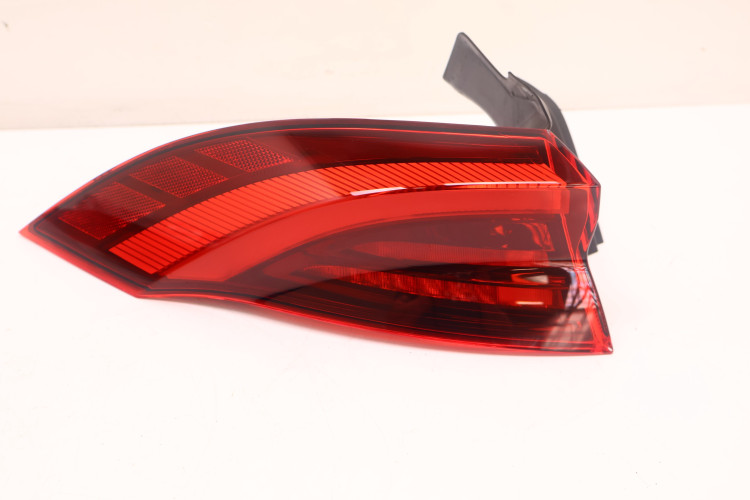 MASERATI GRECALE LAMPA LEWA TYŁ 670157332