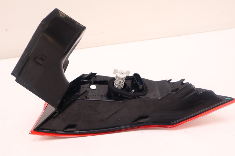 MASERATI GRECALE LAMPA LEWA TYŁ 670157332