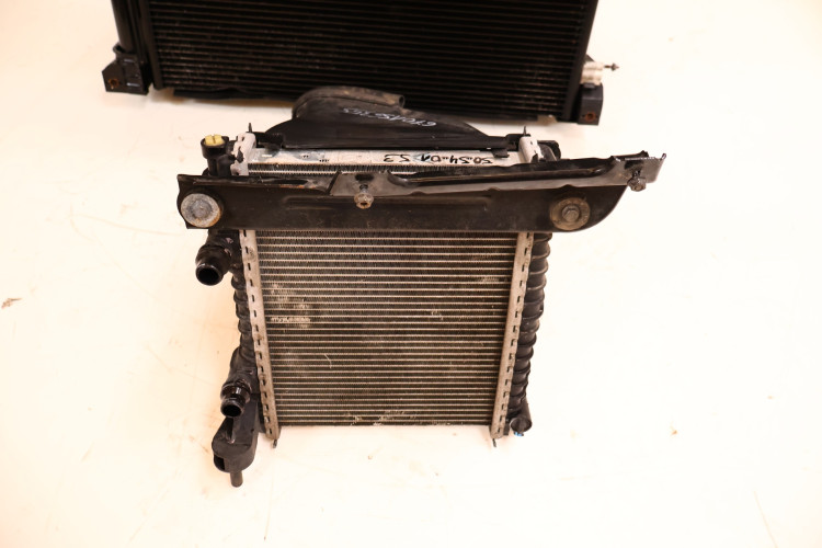 MASERATI GRECALE  2.0 MHEV PAS PRZEDNI CHŁODNICE 6701565410, 670161225, 50534298