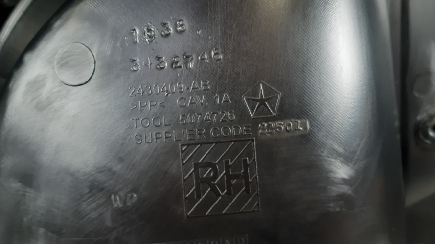 JEEP CHEROKEE KL LIFT BOCZEK DRZWI PRAWY TYŁ 2430409AB