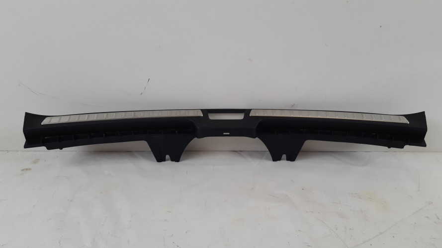 VOLVO XC90 II OSŁONA PASA TYLNEGO 31377855