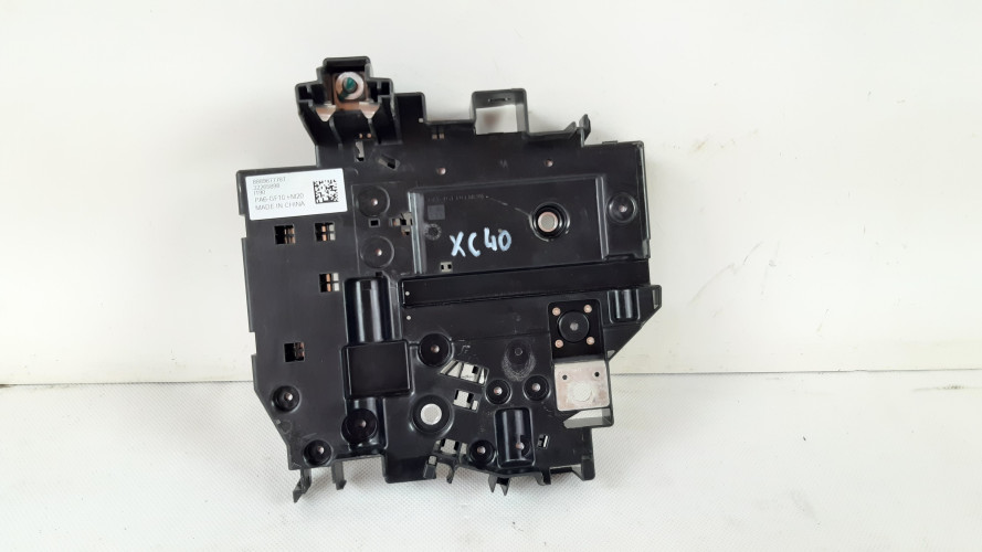 VOLVO XC40 T5 SKRZYNKA BEZPIECZNIKÓW 32265898