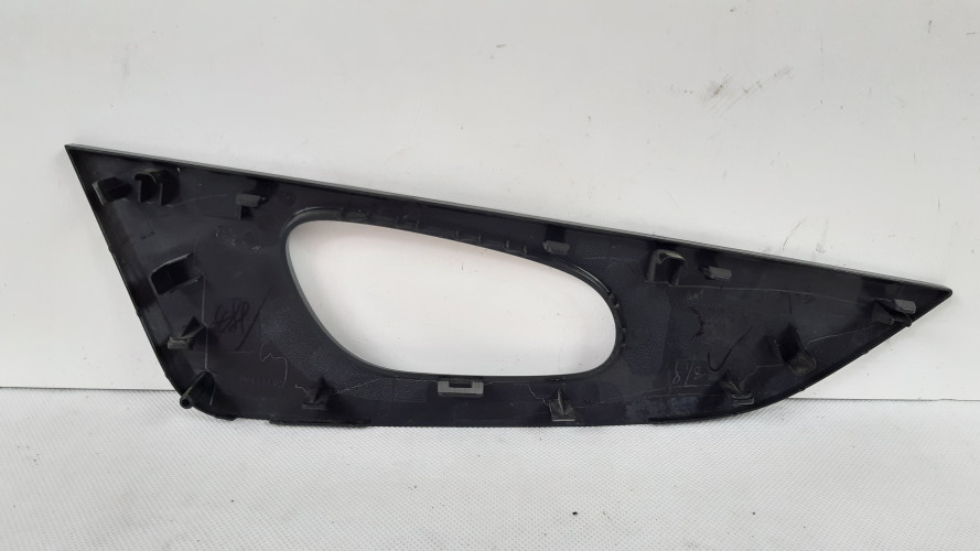 NISSAN X-TRAIL RAMKA OSŁONA KLAMKI DRZWI LEWA TYŁ 82683 4CL0A