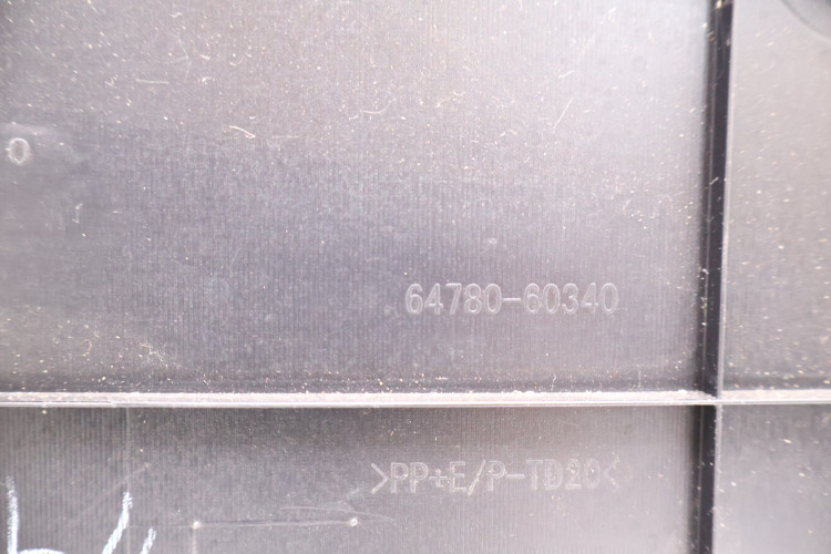 TOYOTA LAND CRUISER 150 TAPICERKA KLAPY BAGAŻNIKA 64780-60340
