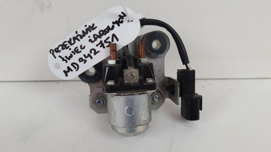 MITSUBISHI PAJERO IV PRZEKAŹNIK ŚWIEC MD342751
