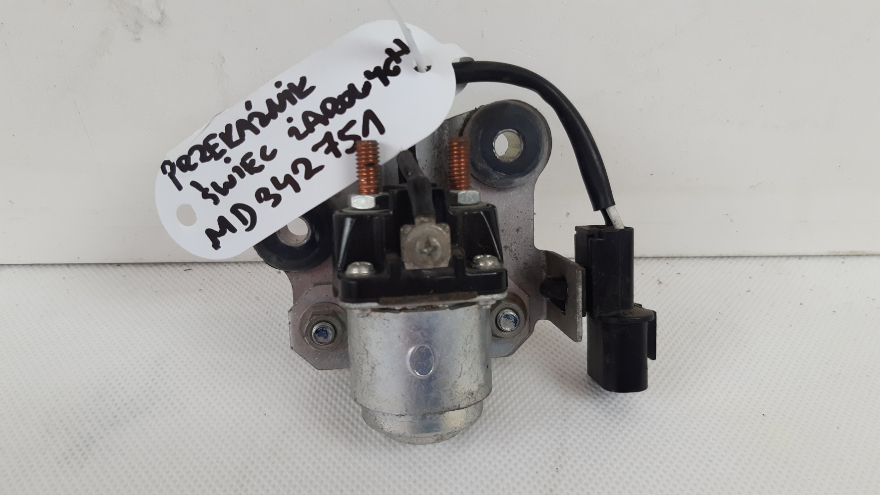 MITSUBISHI PAJERO IV PRZEKAŹNIK ŚWIEC MD342751