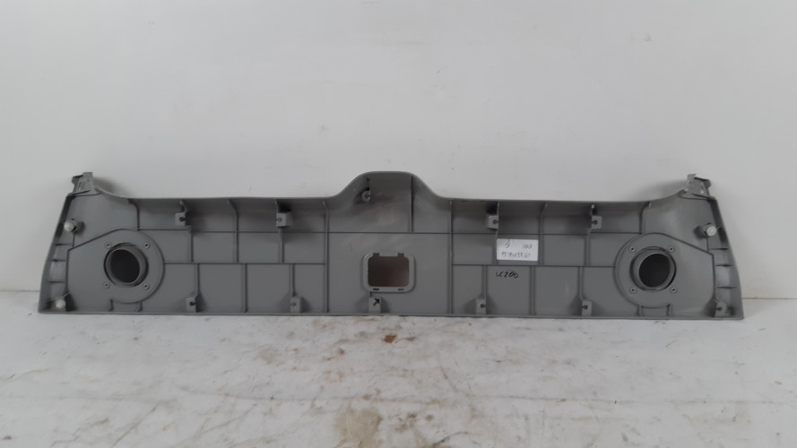 TOYOTA LAND CRUISER 200 OSŁONA KLAPY BAGAŻNIKA 67935-60080