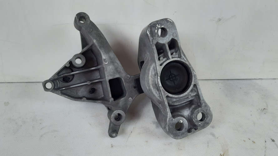NISSAN QASHQAI J11 1.3 ŁAPA PODUSZKA SILNIKA 112327345R
