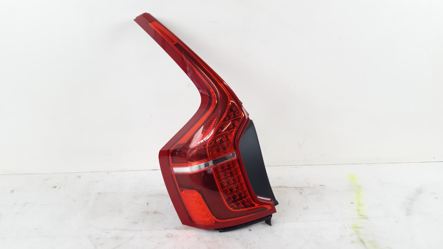 VOLVO XC90 II LAMPA LEWA TYŁ 31468537