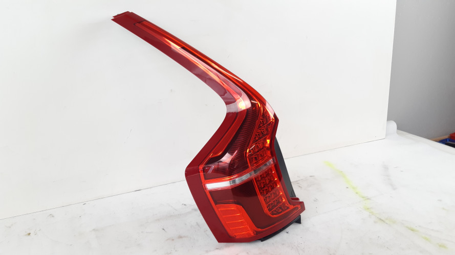 VOLVO XC90 II LAMPA LEWA TYŁ 31468537