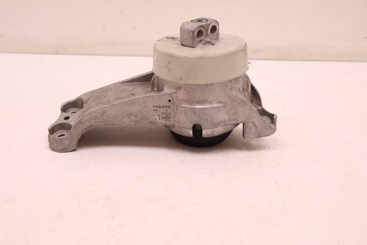 MERCEDES-BENZ CLE A236 300 4MATIC ŁAPA PODUSZKA SILNIKA A2362400900