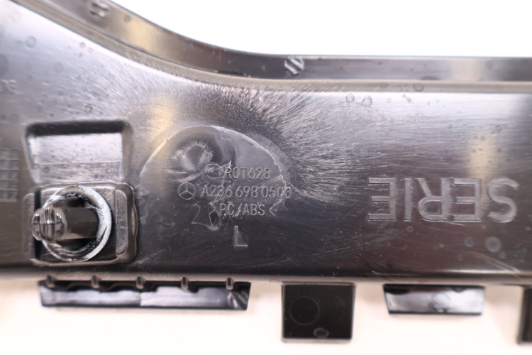 MERCEDES-BENZ CLE A236 ŚLIZG LISTWY PROGOWEJ LEWY A2366980500