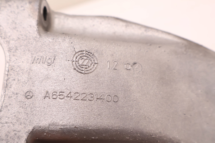 MERCEDES-BENZ CLE A236 300 4MATIC ŁAPA PODUSZKA SILNIKA A6542231400