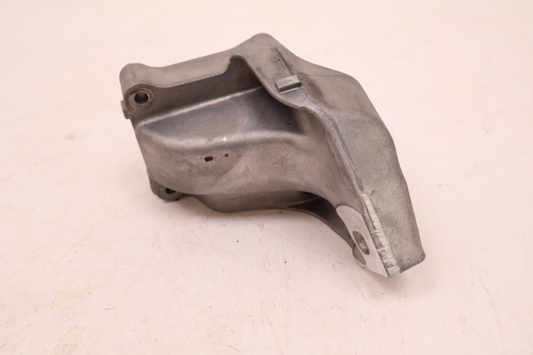 MERCEDES-BENZ CLE A236 300 4MATIC ŁAPA PODUSZKA SILNIKA A6542234700