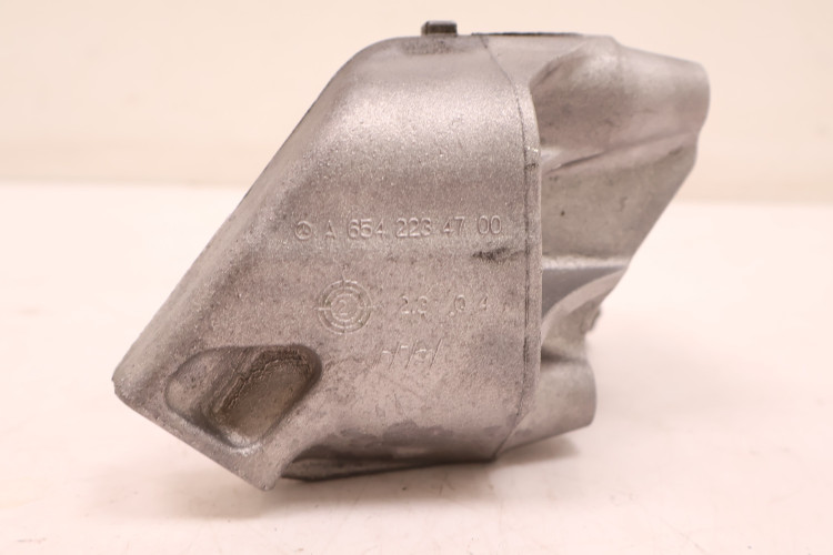 MERCEDES-BENZ CLE A236 300 4MATIC ŁAPA PODUSZKA SILNIKA A6542234700