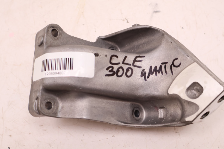 MERCEDES-BENZ CLE A236 300 4MATIC ŁAPA PODUSZKA SILNIKA A6542234700
