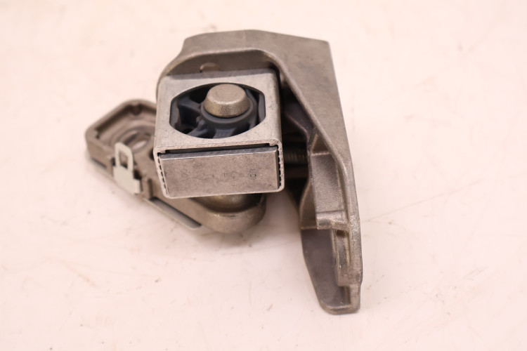 MERCEDES-BENZ CLE A236 300 4MATIC WIESZAK TŁUMIKA A2064920800