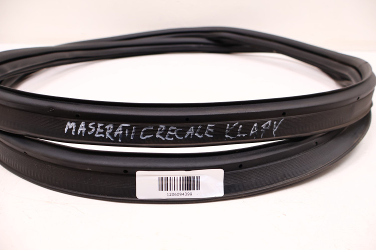 MASERATI GRECALE USZCZELKA KLAPY BAGAŻNIKA