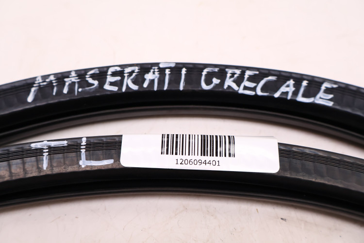 MASERATI GRECALE USZCZELKA DRZWI LEWA TYŁ