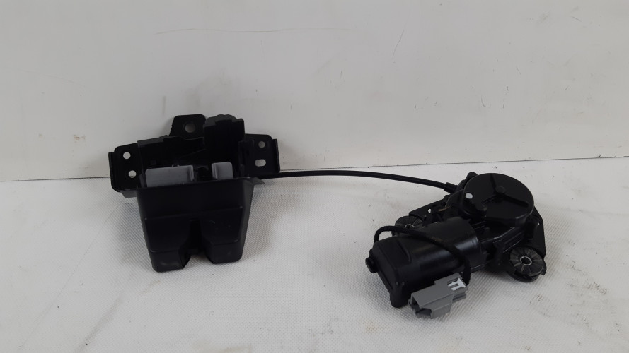 VOLVO XC90 II ZAMEK KLAPY BAGAŻNIKA 31349975
