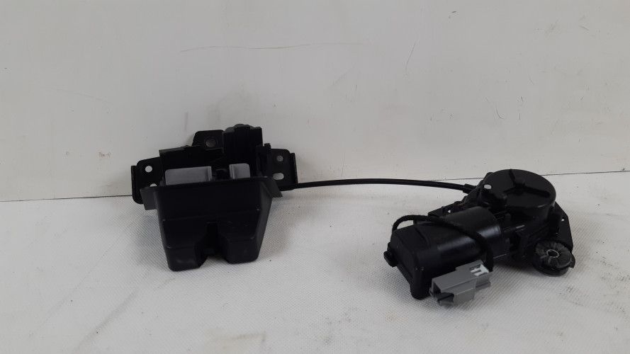 VOLVO XC90 II ZAMEK KLAPY BAGAŻNIKA 31349975