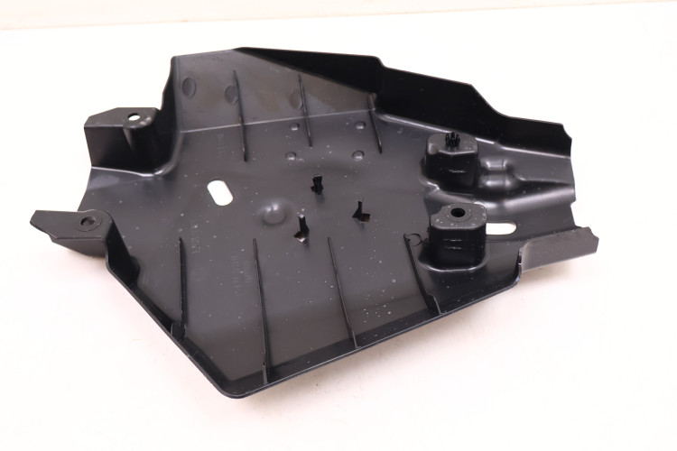 MERCEDES-BENZ CLE A236 OSŁONA WAHACZA SPRĘŻYNOWEGO LEWY TYŁ A2063528101