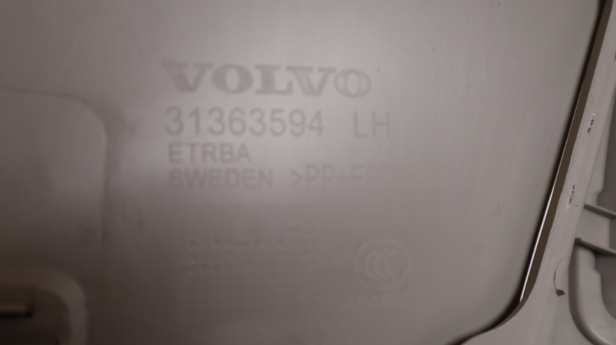 VOLVO XC90 II OSŁONA SŁUPKA LEWA TYŁ 31363594, 31389176