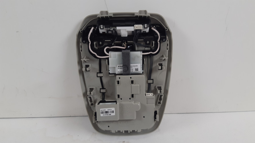 VOLVO V60 II LAMPKA PODSUFITKI 31479163