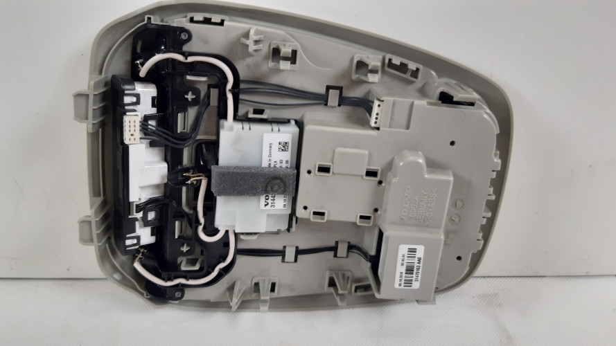 VOLVO V60 II LAMPKA PODSUFITKI 31479163
