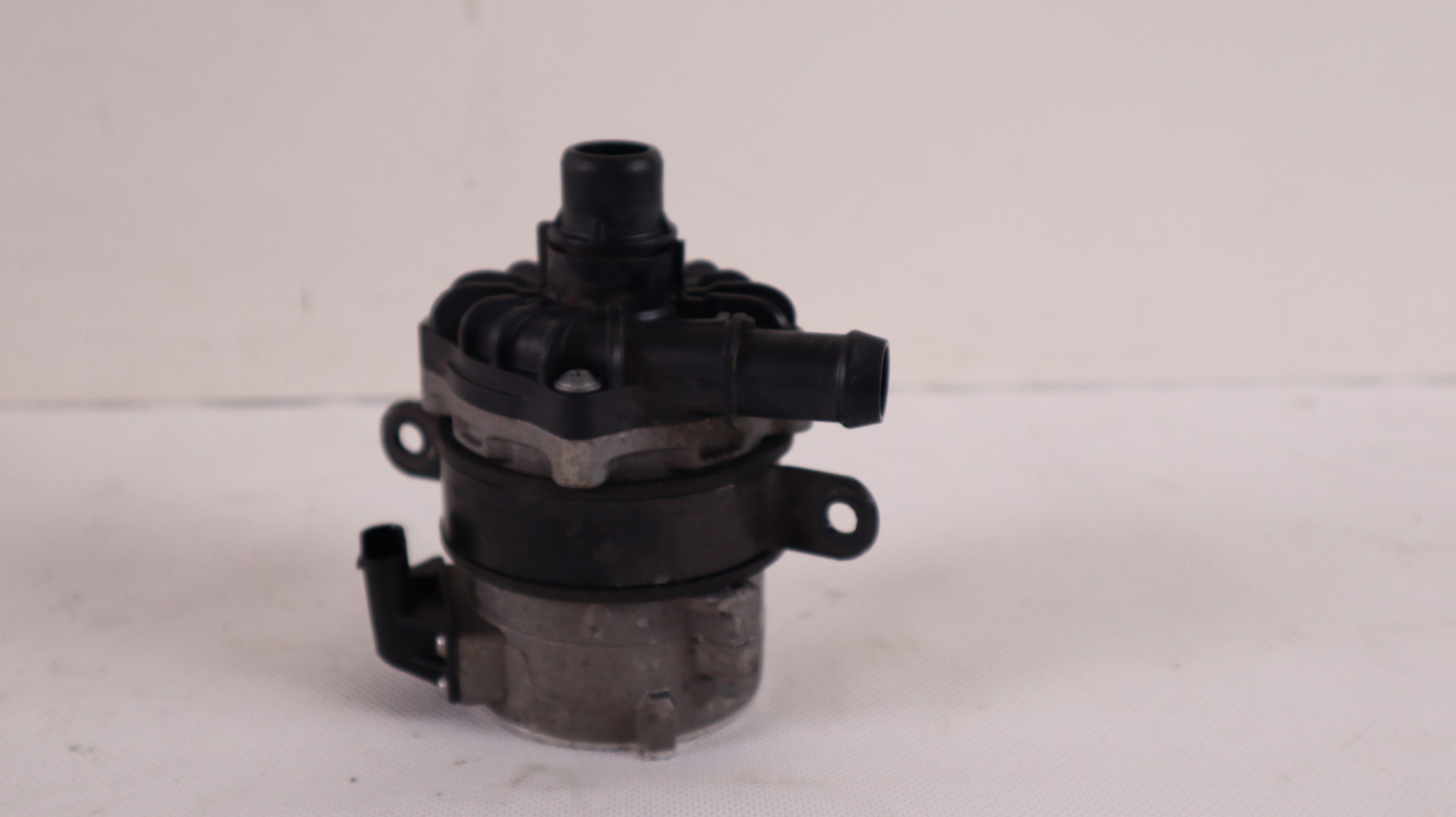 VOLVO XC90 II 2.0 T8 PLUG IN POMPA WODY 31338384