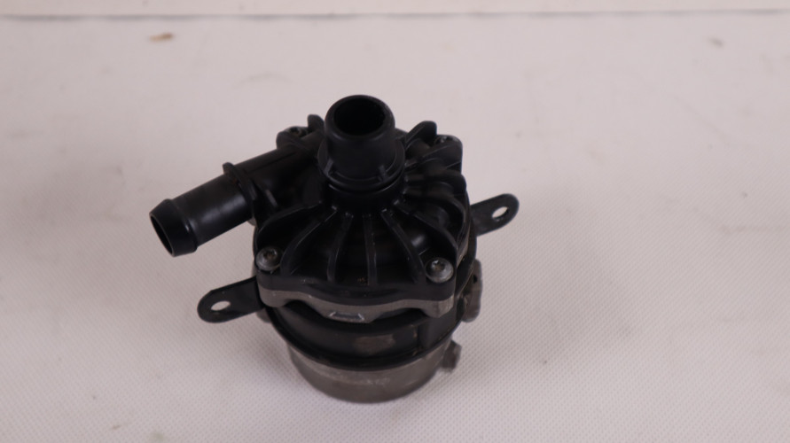 VOLVO XC90 II 2.0 T8 PLUG IN POMPA WODY 31338384