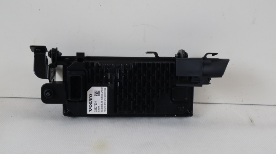 MODUŁ KAMERY RADAROWEJ PRZEDNIEJ SZYBY VOLVO XC40 32327234