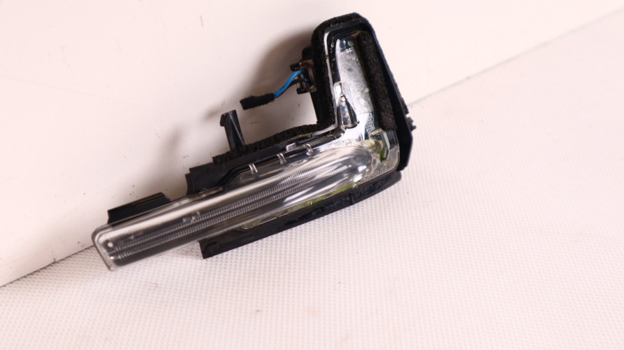 VOLVO XC60 II KIERUNKOWSKAZ LUSTERKA PRAWY 31385686