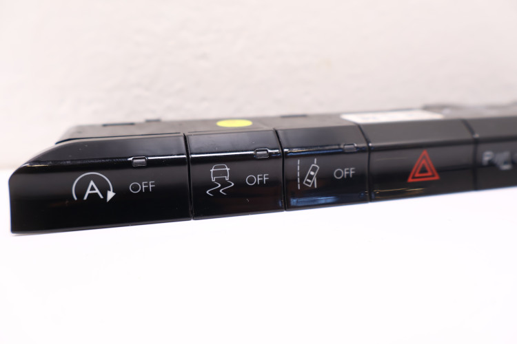 JEEP COMPASS II LIFT PANEL PRZYCISKI ŚWIATŁA AWARYJNE 60979227, 6YA64DX8AE