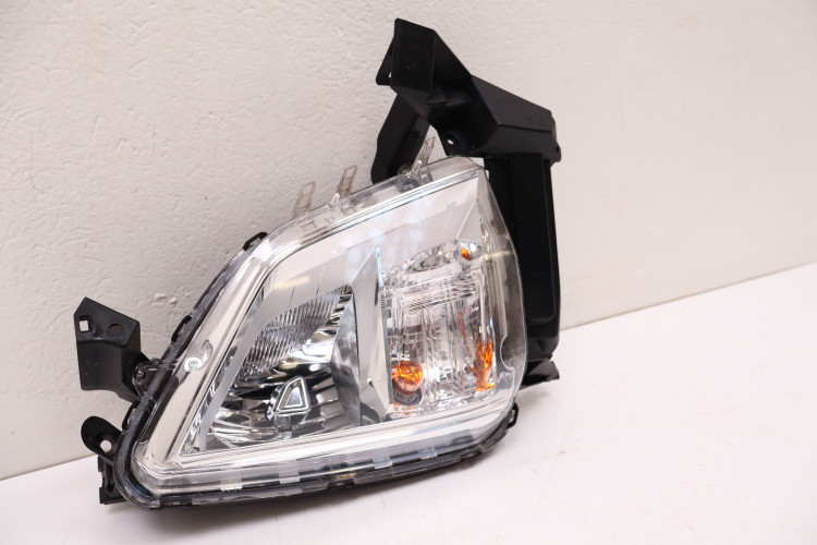 MITSUBISHI ECLIPSE CROSS HALOGEN LEWY PRZÓD