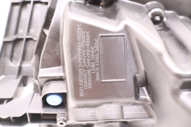 MITSUBISHI ECLIPSE CROSS HALOGEN LEWY PRZÓD
