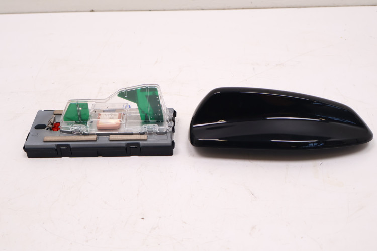 VOLVO XC40 OBUDOWA ANTENY ANTENA PŁETWA 717 39826458