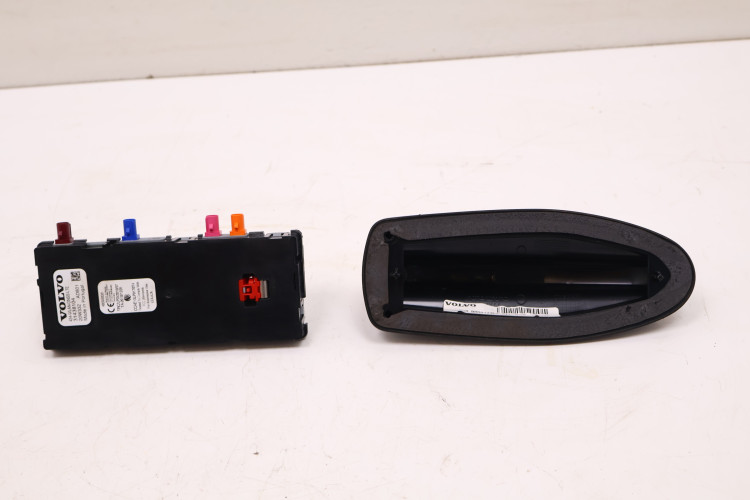 VOLVO XC40 OBUDOWA ANTENY ANTENA PŁETWA 717 39826458
