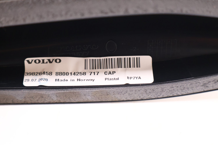 VOLVO XC40 OBUDOWA ANTENY ANTENA PŁETWA 717 39826458
