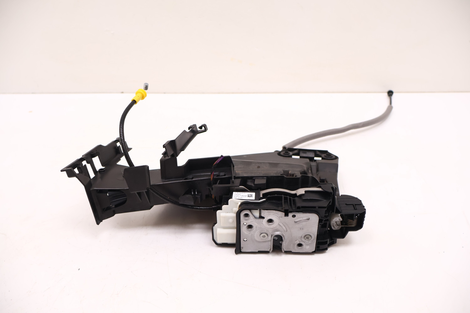 VOLVO XC40 ZAMEK DRZWI PRAWY PRZÓD 30747094