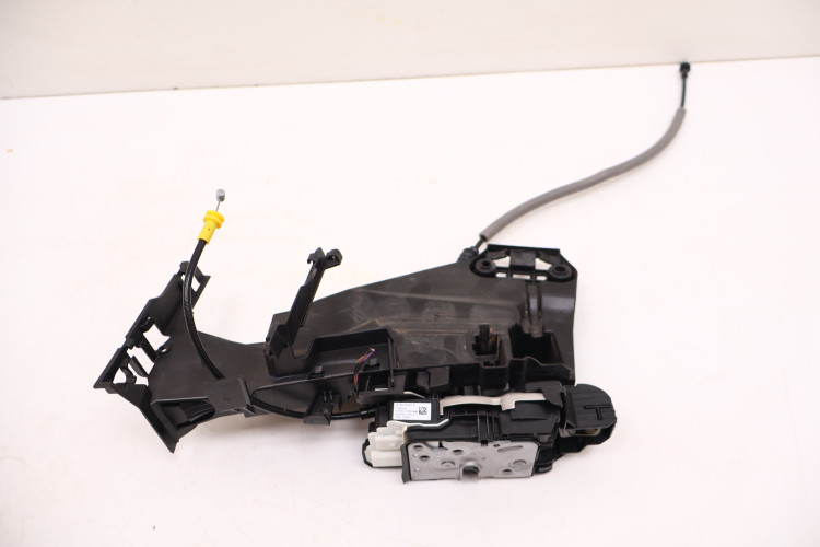 VOLVO XC40 ZAMEK DRZWI PRAWY PRZÓD 30747094