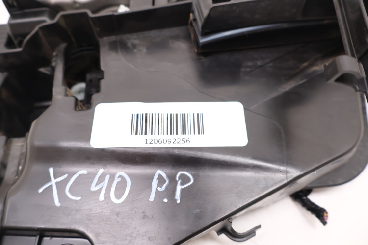 VOLVO XC40 ZAMEK DRZWI PRAWY PRZÓD 30747094