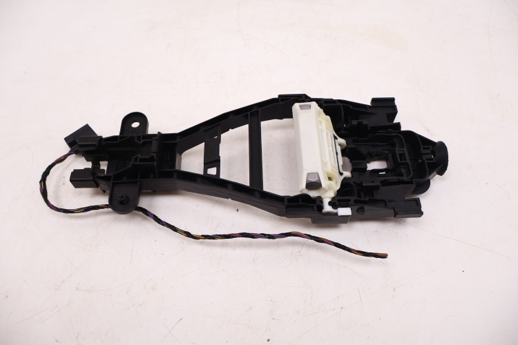 VOLVO XC40 MOCOWNIE KLAMKI PRAWE PRZÓD 30747098
