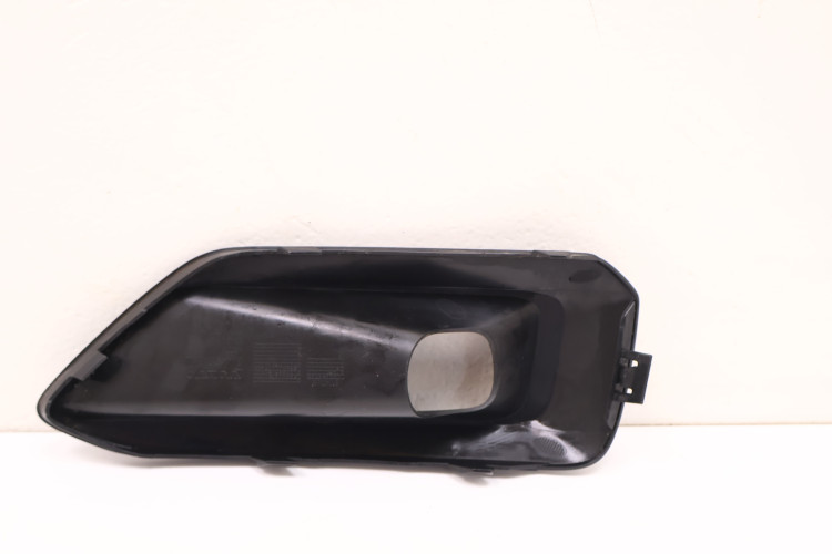 VOLVO XC40 KRATKA ZDERZAKA RAMKA HALOGENU LEWA PRZÓD 31449343