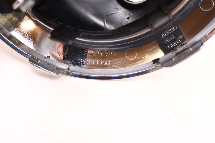 VOLVO XC40 ZNACZEK EMBLEMAT PRZÓD 31383646