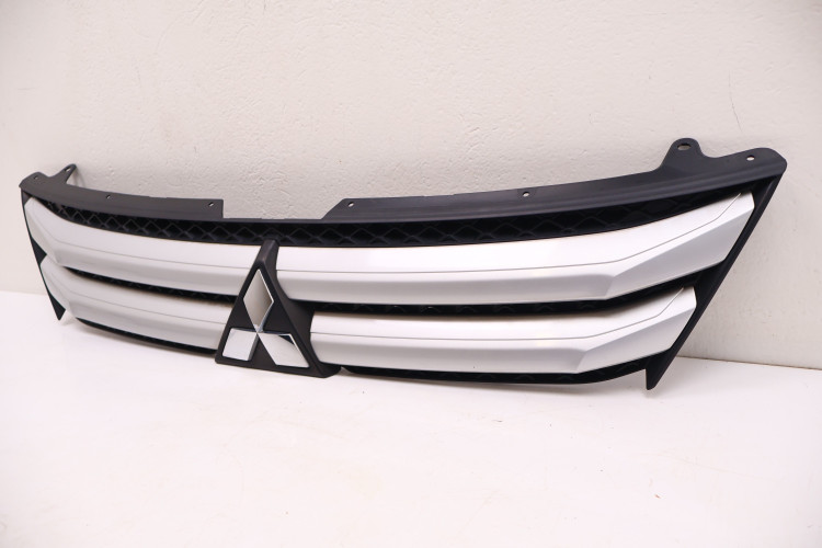 MITSUBISHI ECLIPSE CROSS GRILL ATRAPA ZDERZAKA 7450B072